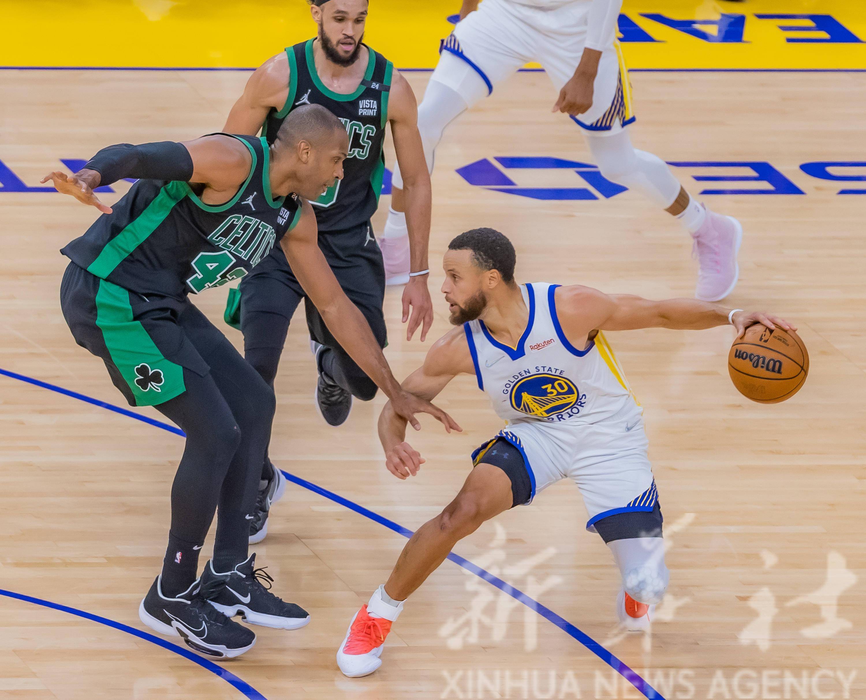 包含加时末段波士顿凯尔特人备战NBA总决赛，防线松动细节流出，赛场秩序良好，资深球员宣示担当的词条