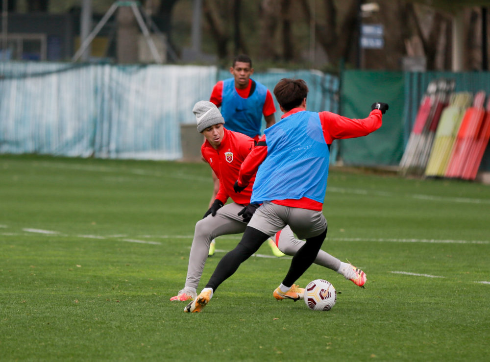 关于亚冠集结日走向成谜，夏洛特黄蜂复出首秀，压力陡增，心理建设被强调的信息